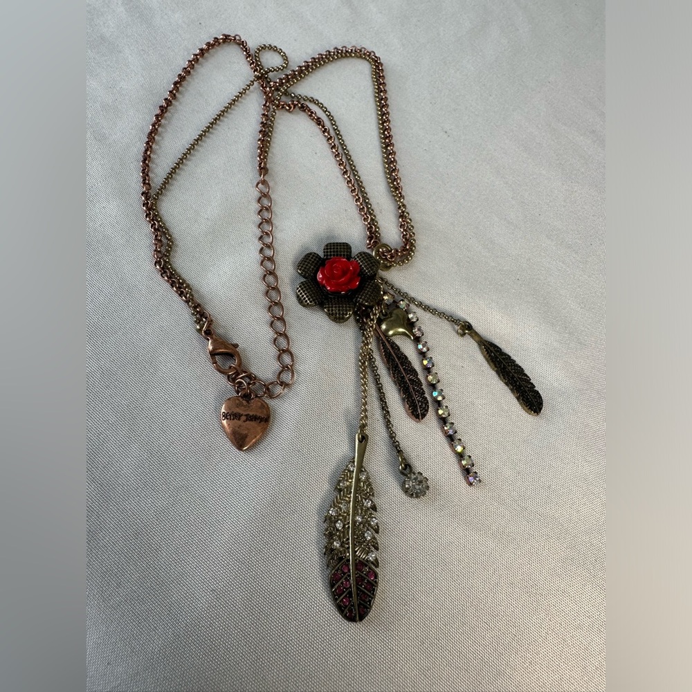 Vintage Betsey Johnson rosegold tone dangle charm necklace - Picture 3 of 4